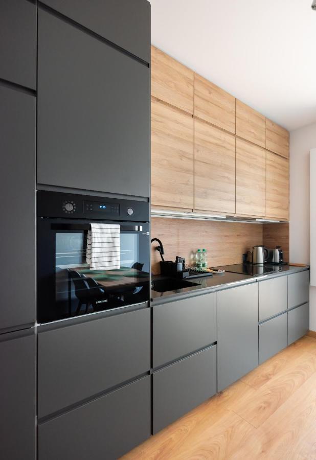Wola Skwer Happy Apartment Warsaw Exterior photo